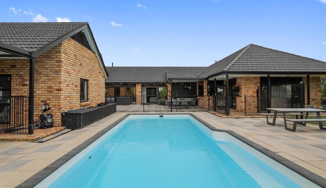 The Games Room - 2 Bedroom 1 Bathroom, Shared use of Pool & Spa in Rotorua