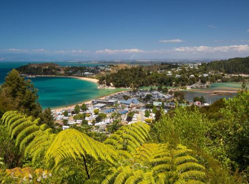 The Glass House - Kaiteriteri Holiday Home in Ngaio Bay