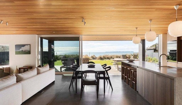 The Headland - Luxury Beachfront Retreat with Stunning Ocean Views, Spacious Family Living, Modern Comforts & Private Coastal Escape in East Papamoa