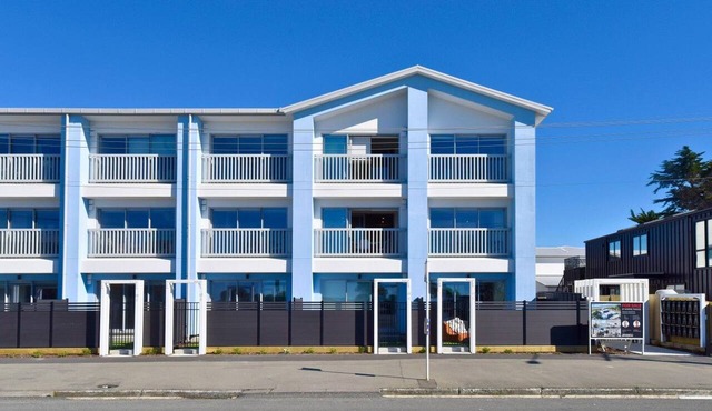The Marine Parade Haven with Private Parking in Christchurch