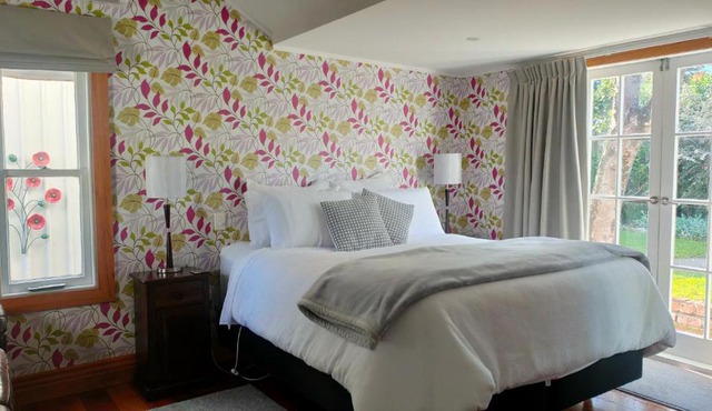 The Oaks- a beautifully appointed 1890s villa in Featherston