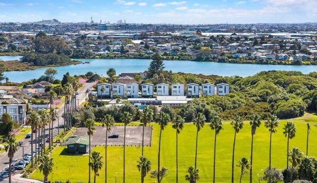 The Peninsula Holiday House in Auckland