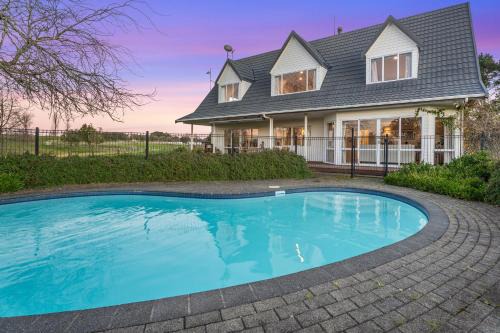 The Pond House by Homello