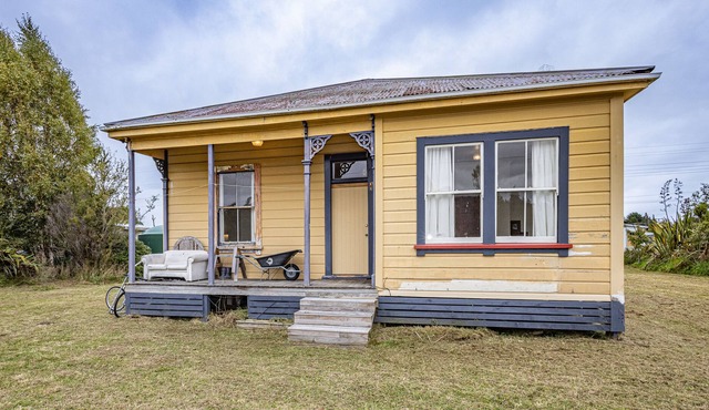 The Stationmasters Cottage - Rangataua Holiday Home in Rangataua