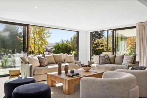 The Wanaka Tree Escape | Lake Views & Prime Location in Wanaka