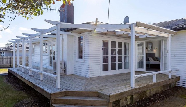 The White Veranda - renovated character home in Taupo