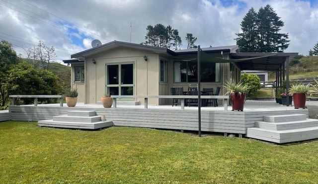 Thompson Country Cottage