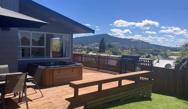 Top Spot - Spa Pool, EV Charger, Sleeps 6
