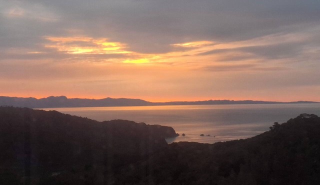 Totaranui Accommodation Chalet One 7km from beach. Abel Tasman National Park in Totaranui
