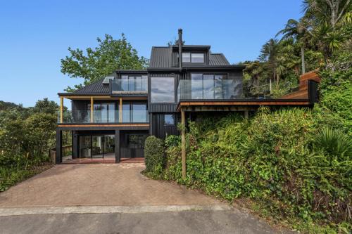 Treetop Hideaway - Ohope Holiday home