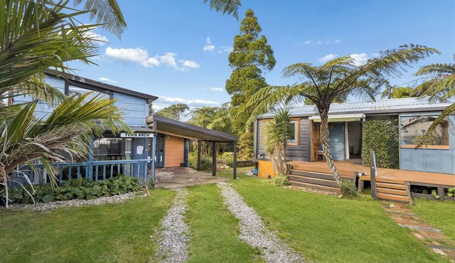 Treetopbeach studio on cycle trail. Free fibre. Winter rates. in Carters Beach
