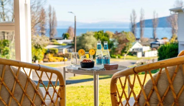 Tui Shack - cosy with lake views