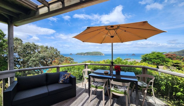 Tutaritari Treehouse - short bush walk to beach, private setting, lovely views