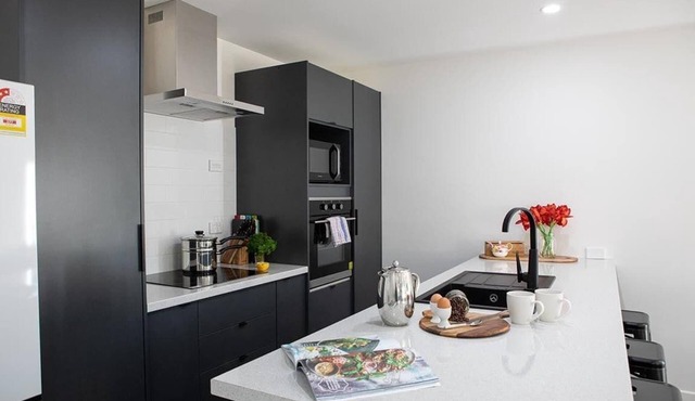 Twin Camellias - Redwoods, Modern, Sleeps 6