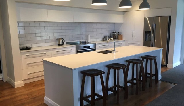 Twizel - 4 Bedroom on North West Arch - Free WiFi in Twizel