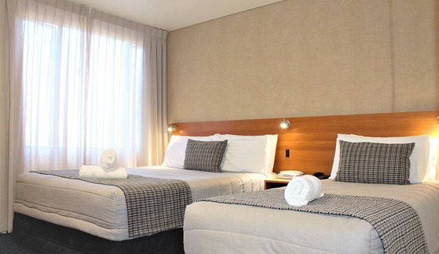 Ventura Inn & Suites Hamilton