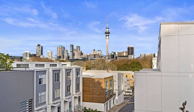 Victoria Park Haven w carpark, spa, pool and gym in Auckland Central Suburbs