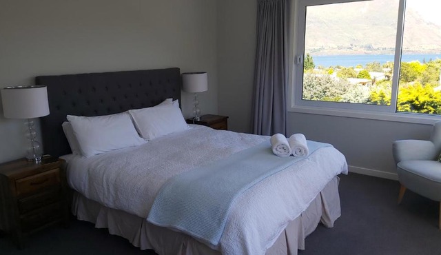 Views, Space, Comfort, The Perfect Holiday Treat in Wanaka