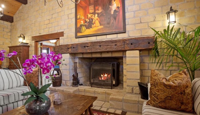 Villa Casa Maria Luxury Tuscan Villa in Tauranga