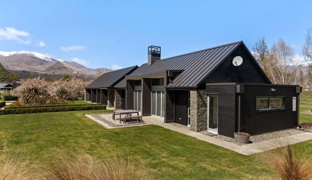 Villa Francesca by MajorDomo in Queenstown