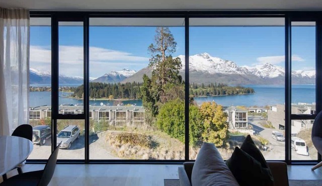 Villa Pukaki | Gas Fire, Free Parking, Lake Views in Queenstown