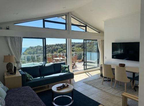 Waiheke Island-Palm Breeze 1 Double Bedroom Seaview 95m Apartment, Traveller Award Winner 2026 in Waiheke Island