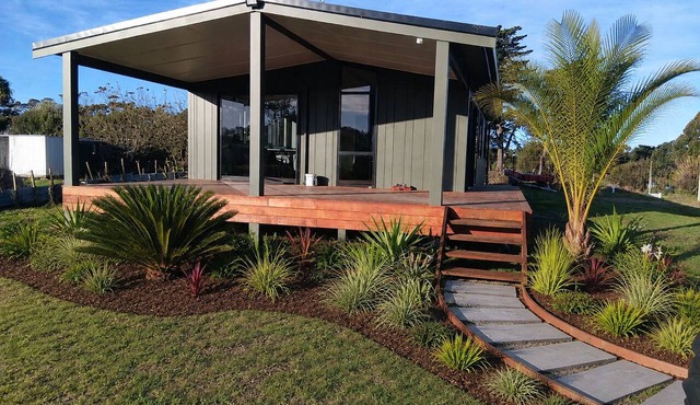 WAINUI SUNSET HIDEAWAY WHERE EVERY EVENING ENDS WITH A BEAUTIFUL SUNSET in Gisborne