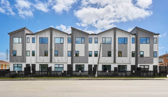 Waipuna Living | 3-Bed Townhouse | Spacious Home