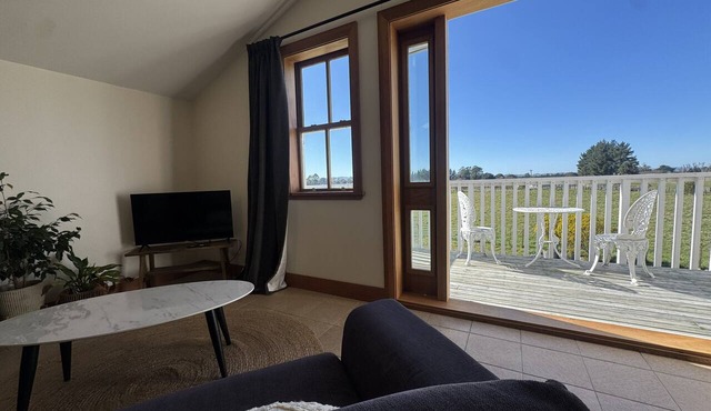 Wairarapa Rural Retreat, 5 minutes from town.