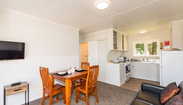Waitangi Beach Bach 30A