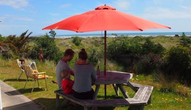 Waitarere retreat - on the dunes, panoramic sea views, minutes to the sand
