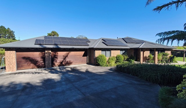 Waiuku Lifestyle Sanctuary: 3 Bedrooms, 3 Bathrooms & Private Gym