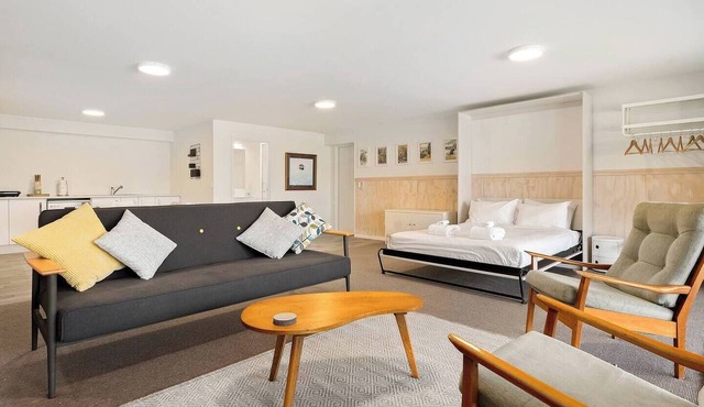 Wanaka 'Mount Iron Studio' with private terrace in Wanaka