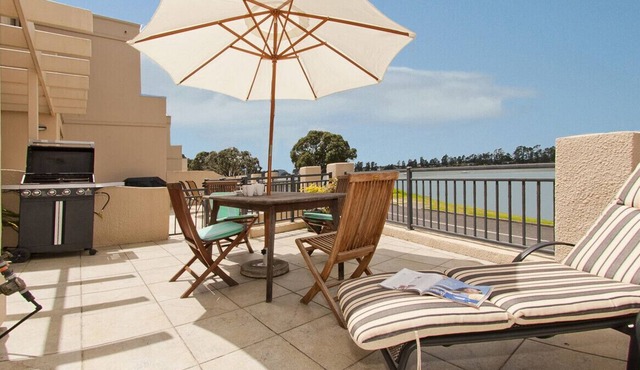 WATERFRONT BLISS - TAIRUA HOLIDAY HOME, family friendly in Tairua