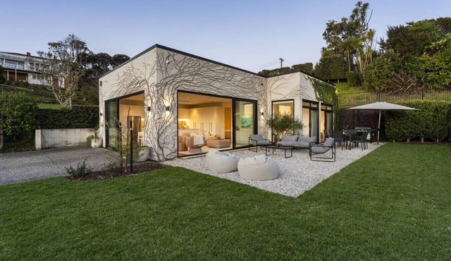 Waterfront Home with Sky Tower Views | 5 Mins to Takapuna Beach in Auckland