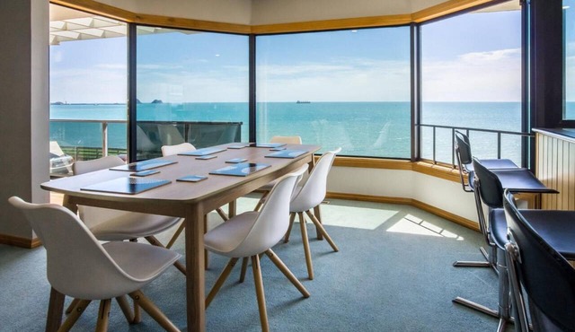 Waterfront On Woolcombe - Spacious Holiday Home