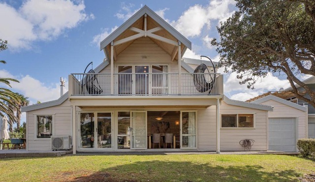 Waterfront Paradise - Pauanui Holiday Home in Pauanui