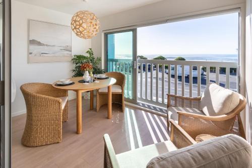 Waves & Wellness - Spa Pool and Parking in Christchurch