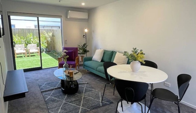 Well-furnished Auckland Stunner in Auckland