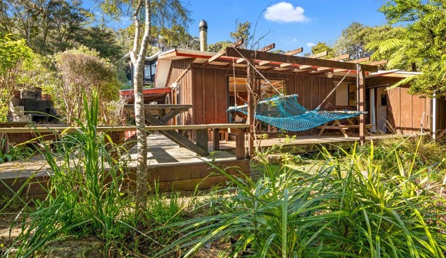 Whare Parauri - Tata Beach Holiday Home in Tarakohe