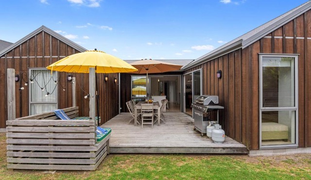 White Sands Haven - Omaha Family Escape in Auckland