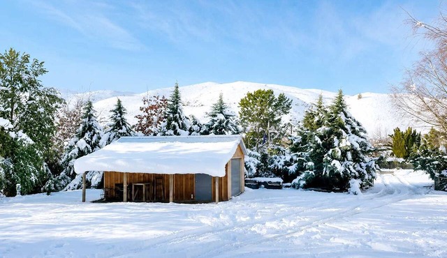 Wildwood Cottage | Cozy 2BR Secluded Stay in Burkes Pass