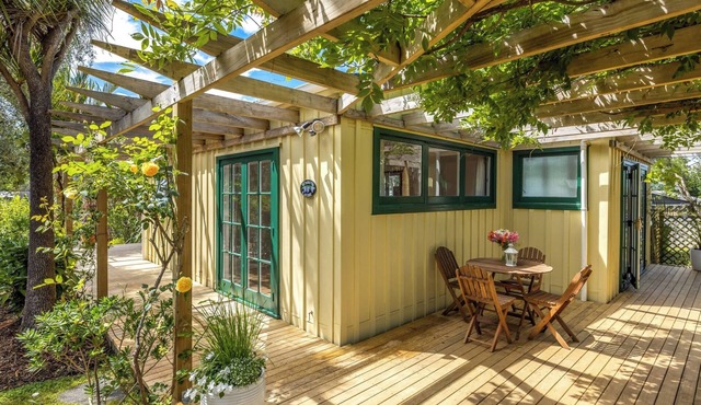 Wisteria Cottage - A Hidden Oneroa Escape