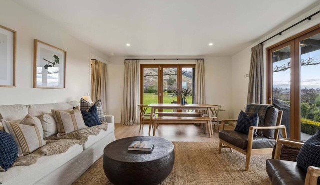 Wisteria Cottage by Sotheby's Luxury Rental Homes in Wanaka
