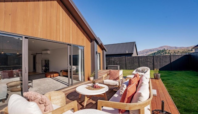 Wooing Retreat - Cromwell Holiday Home in Lowburn