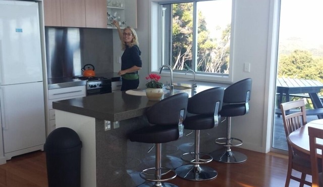 XSPOT Cliff 4WD holiday apartment for two - Spectacular 270° Hauraki Gulf views in Tryphena