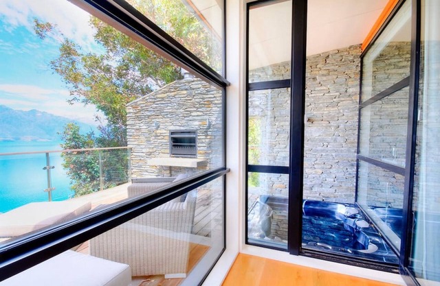 Aspen Spa Views | Spa and lake views in Queenstown