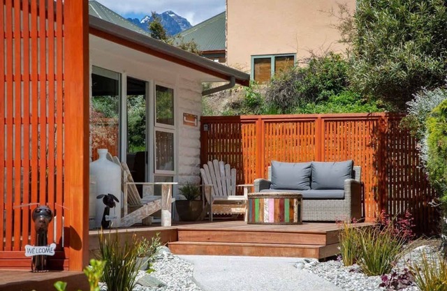 Hillside Villa 4 – Modern 2BR Walk to Town & A/C