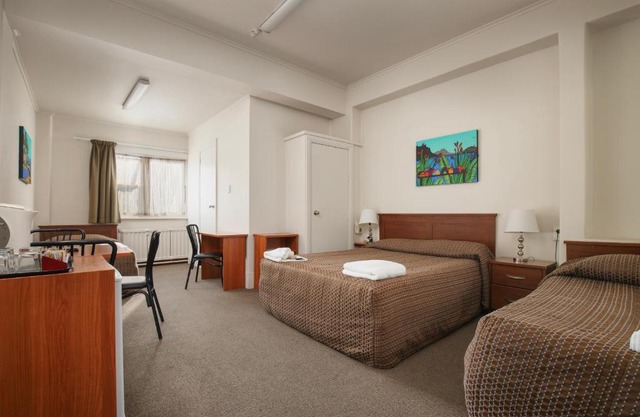 Kiwi Hotel 