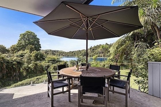 Lake House and Studio - Lake Rotoiti Holiday Home in Lake Rotoiti